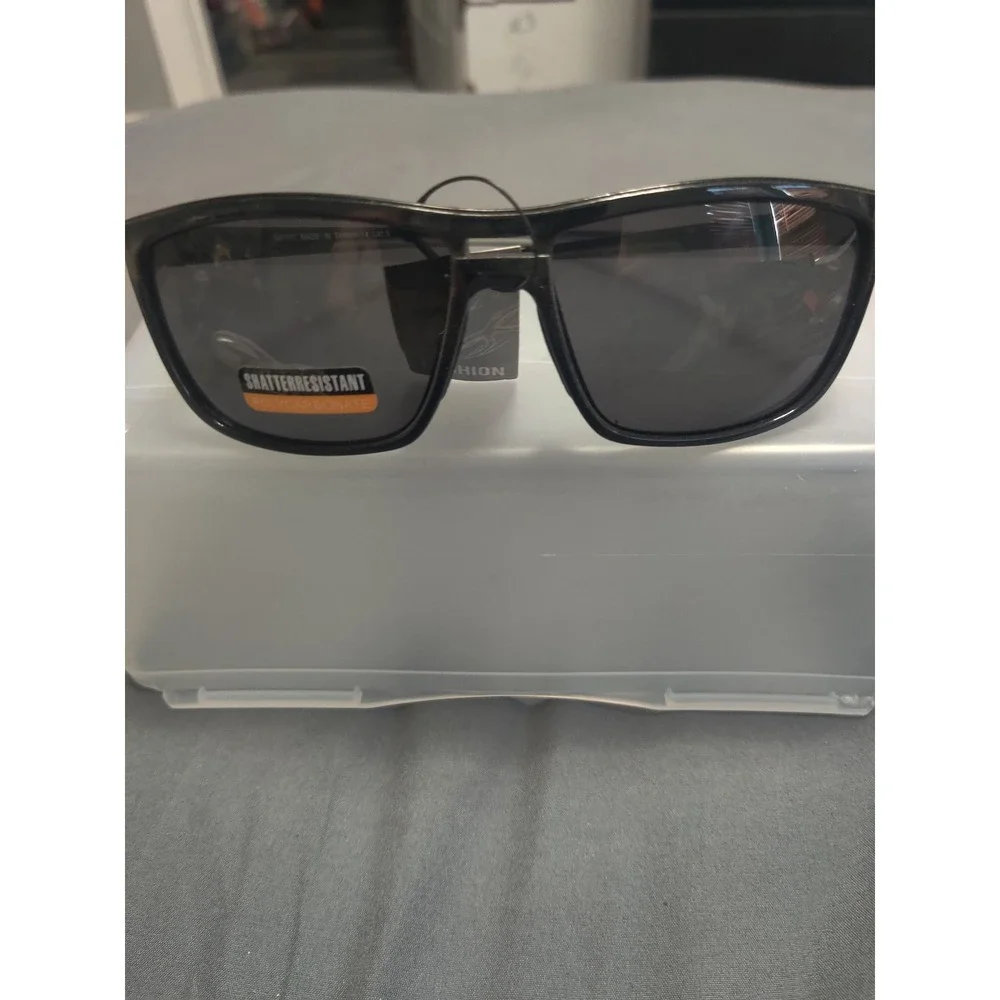 Fashion Eyewear Mens Black Sunglasses Shatter Resistant UV 400 541117